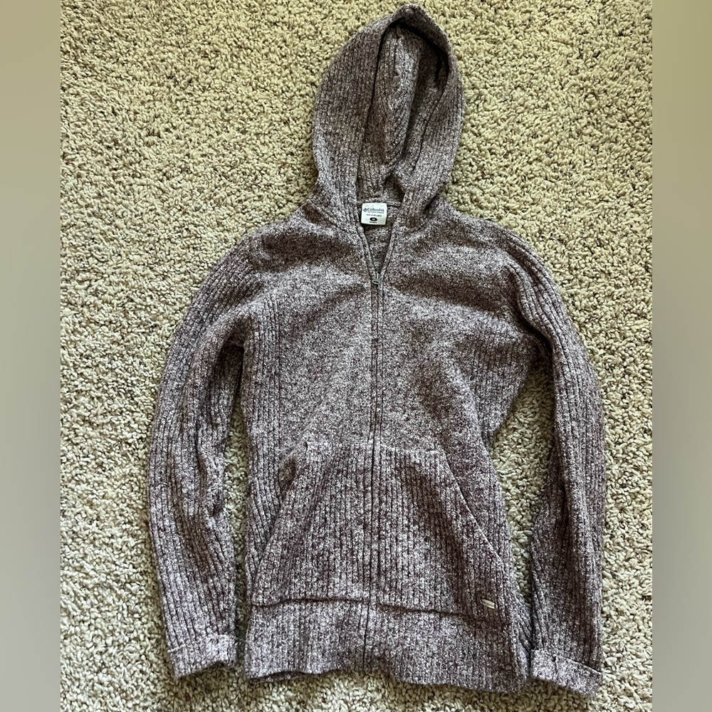 Columbia zip up sweater with pockets